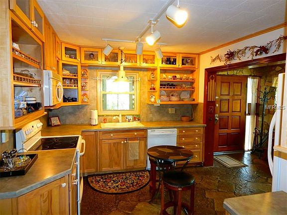 3rd image of 420 Doric Ct