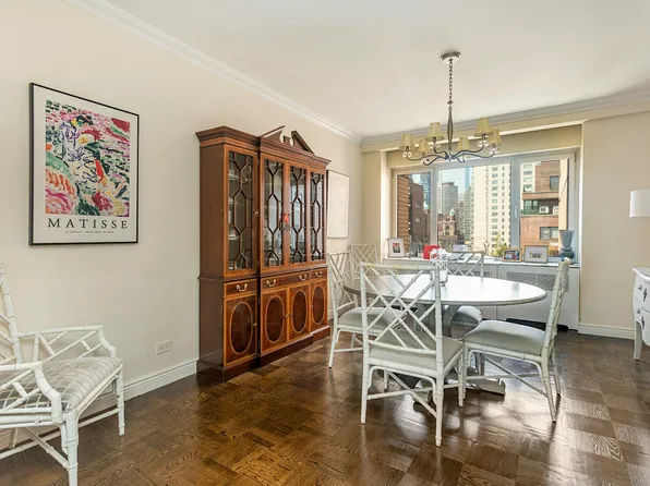 25 Sutton Place South 20J image 3 of 11