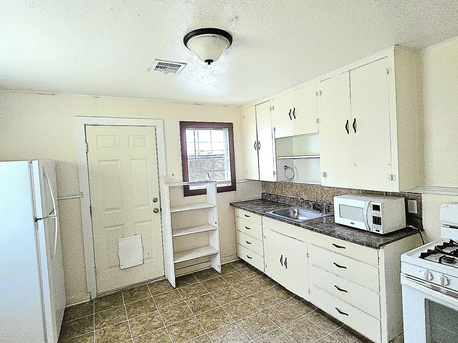 2 bed, 948 sqft, $800 — Photo 3