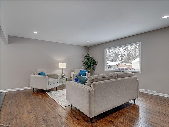 2nd image of 1060 Karen Dr