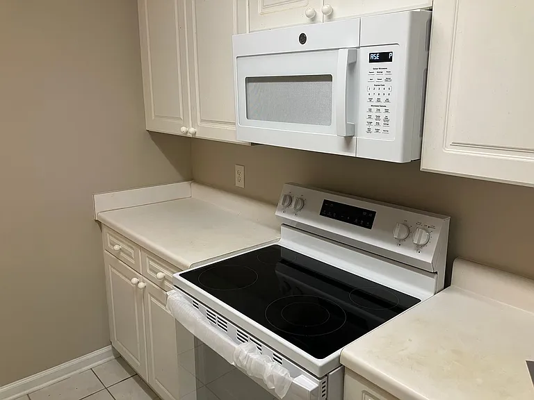 2428 E University Dr #1106 — Photo 5