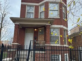 1135 N Springfield Ave