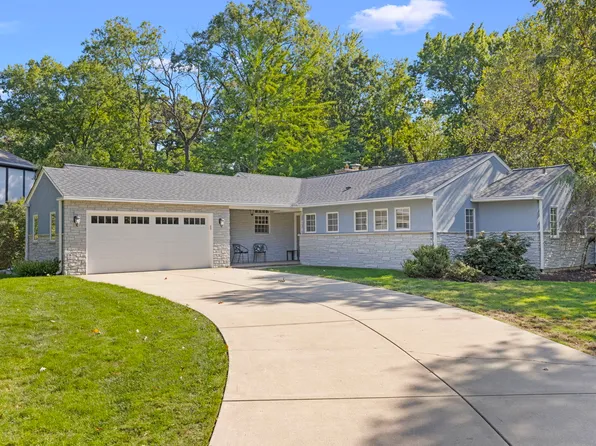 185 Green Leaf Dr, Oak Brook, IL 60523
