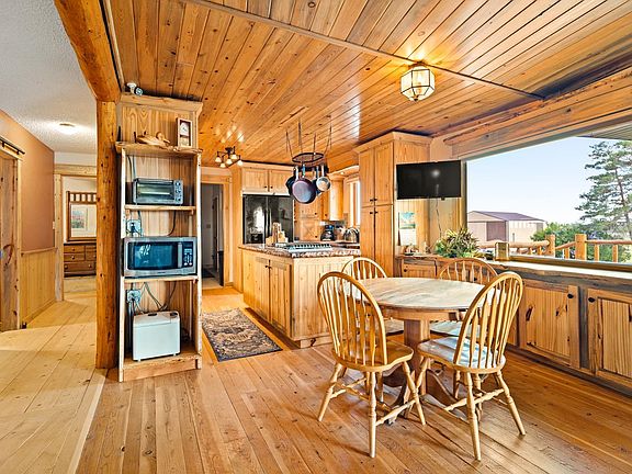 4th image of 28 Coffey Ln