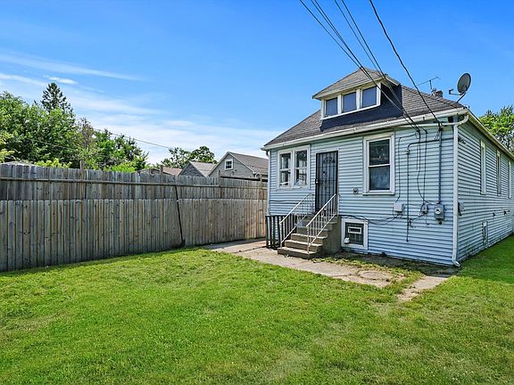 3rd image of 9131 S Blackstone Ave