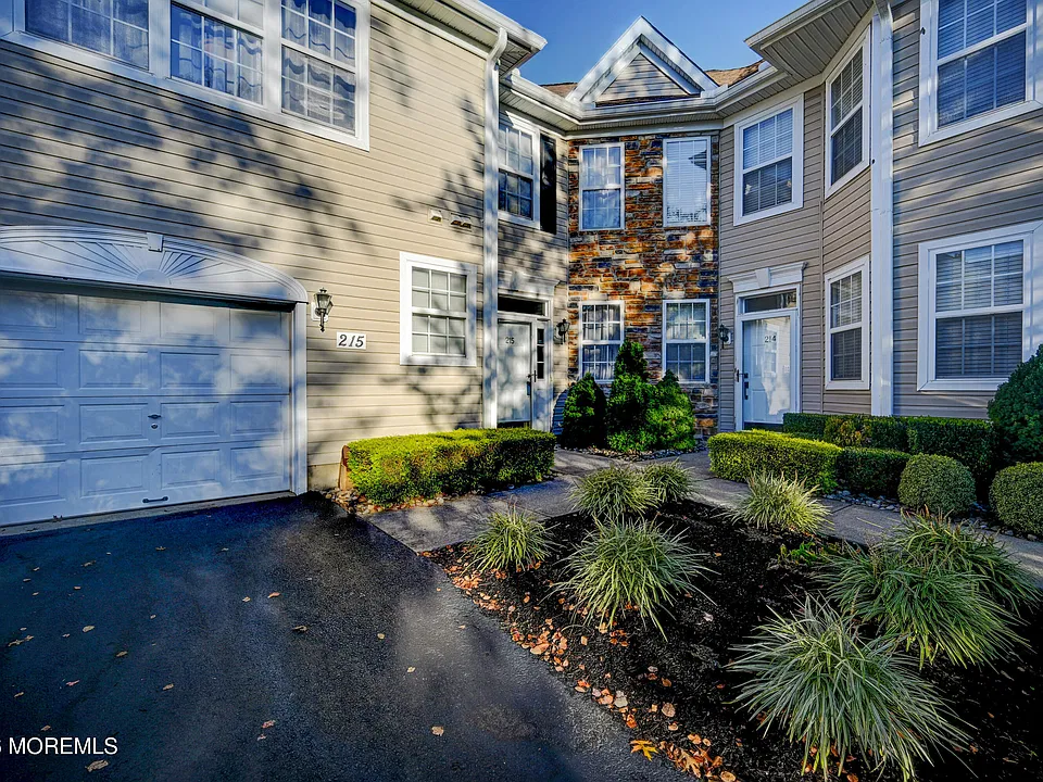 215 Shinnecock Dr