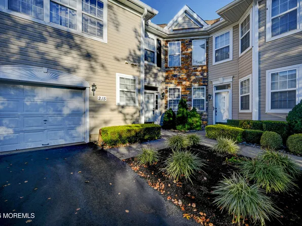 215 Shinnecock Dr, Manalapan, NJ 07726