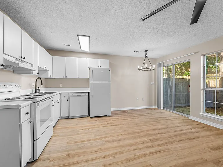 648 Virginia Oak Ct — Photo 15