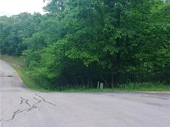 904 Muirfield Dr, Sunrise Beach, MO 65079