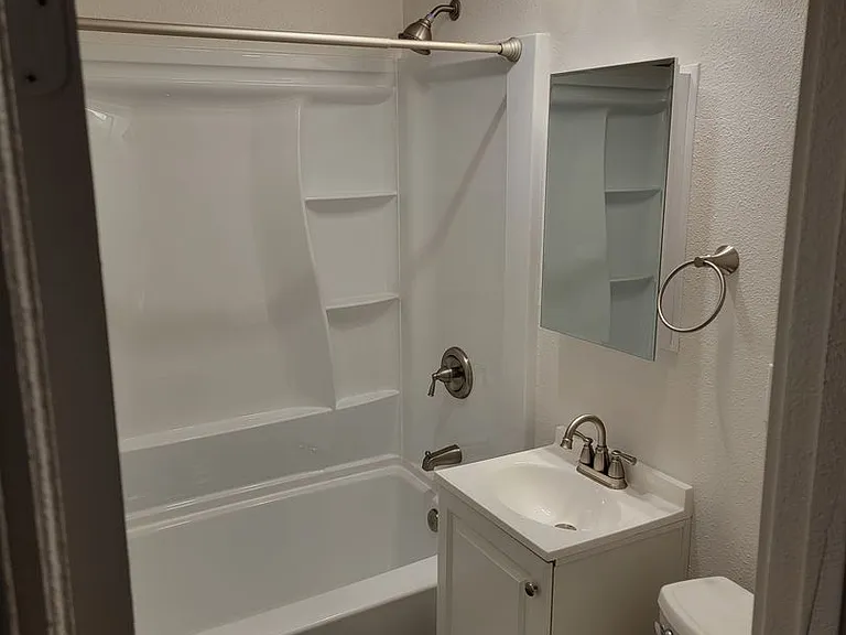 Avondale Apartments — Photo 107