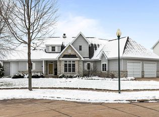 301 E Thornbrook Ln, Appleton, WI 54913