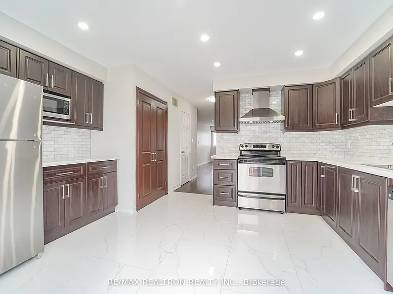 22 Webbford St — Photo 11