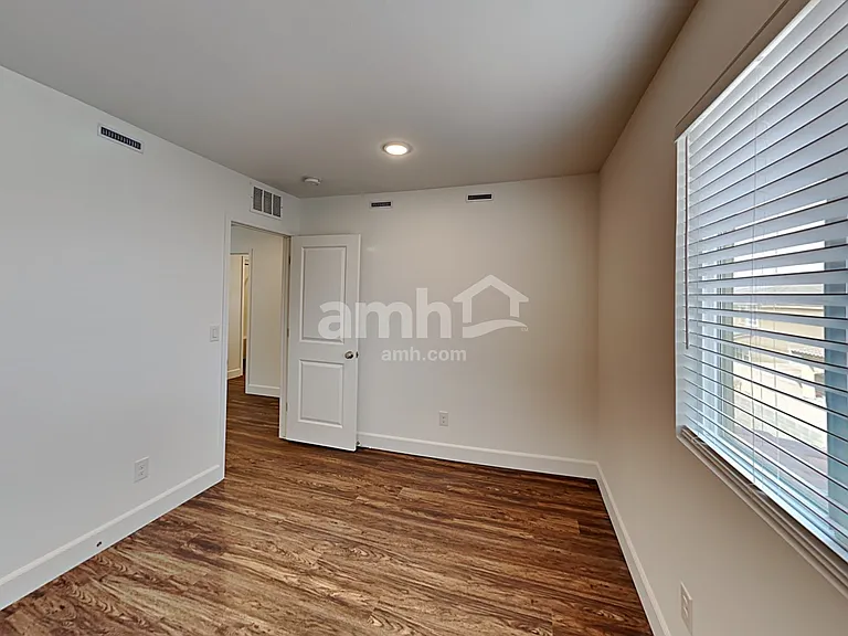 9142 Crocker Point Ct — Photo 13
