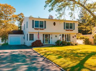 219 Secatogue Ln, West Islip, NY