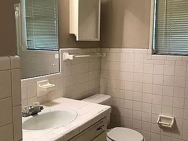4th image of 607 Sweetbriar Dr #1