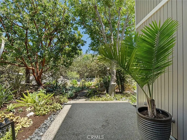 1494 Bluebird Canyon Dr — Photo 35