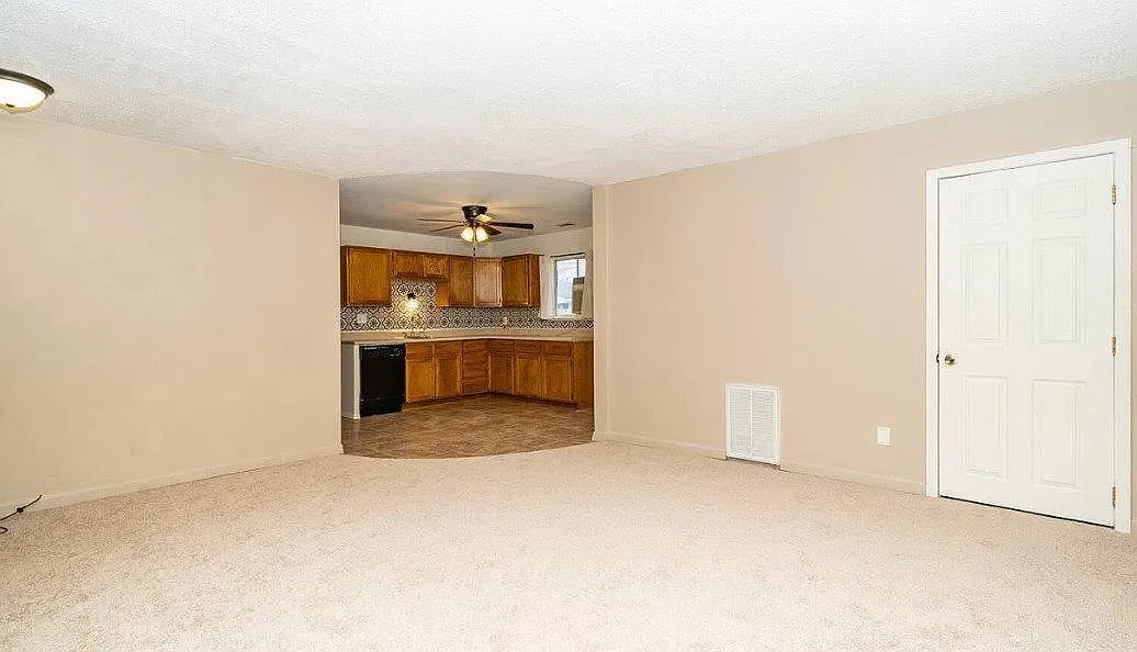 3 bed, 1000 sqft, $1,390 — Photo 4