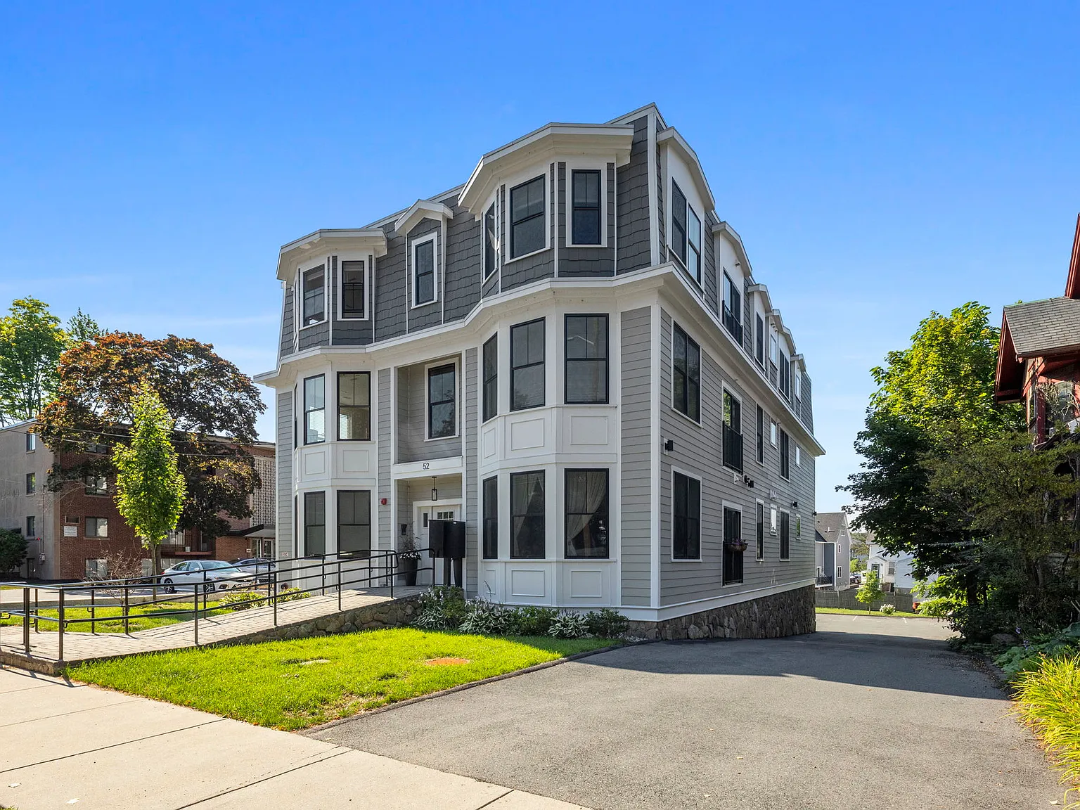 2 bed, 2.5 bath, 1173 sqft, $4,200 — Photo 3