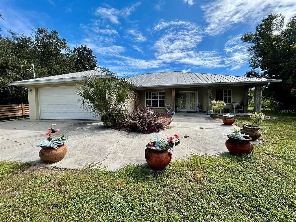 3 bed, 2.0 bath, 1466 sqft, $4,500 — Photo 1