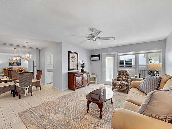 4th image of 1110 N Riverside Drive #27