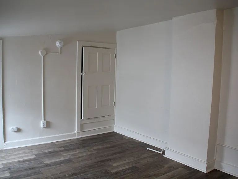 212 E Lemon St — Photo 7