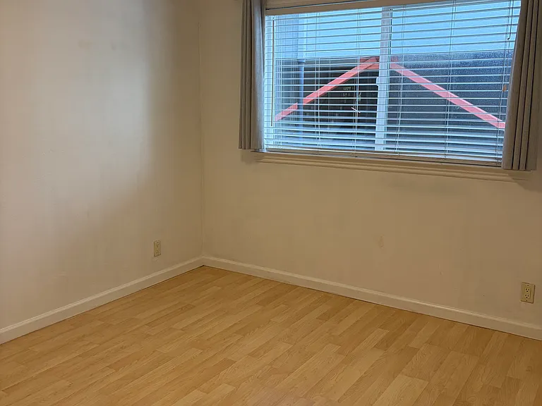 301 Laurel Way #2 — Photo 15