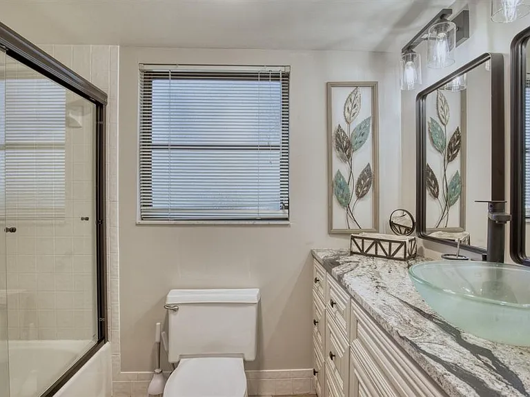 5640 Golf Pointe Dr #101 — Photo 32