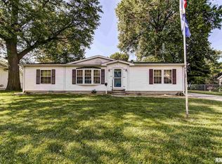 1002 E Cleveland St, Taylorville, IL