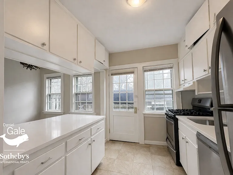 217 Burns St #1 — Photo 7