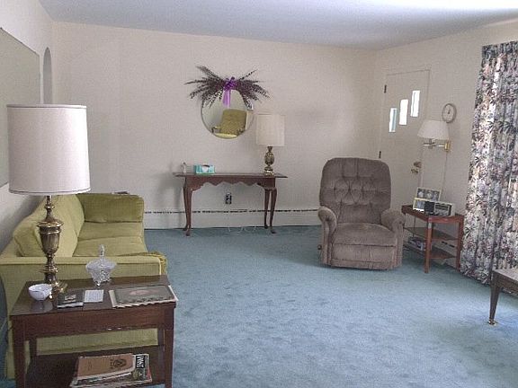 4th image of 8 Scott Dr