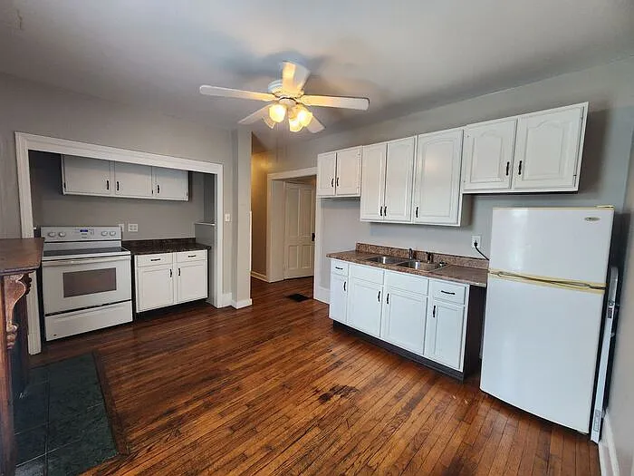 2 bed, 1.0 bath, $850 — Photo 2