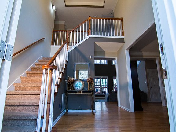 3rd image of 8291 Greenview Dr