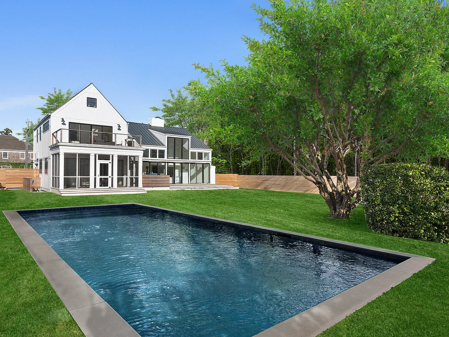 Stunning Modern Bridgehampton South Short Term Summer Rental — Photo 2