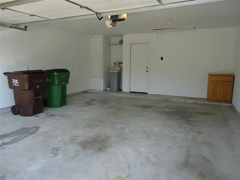 1404 Peachtree Valley Dr — Photo 15