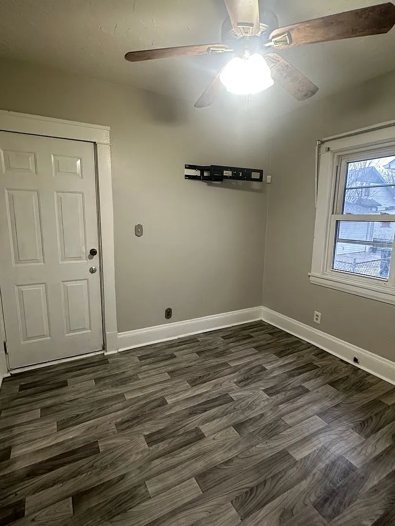 4bd Single Cash Pay/Section 8 *1/2 Off Security Deposit Special* — Photo 4