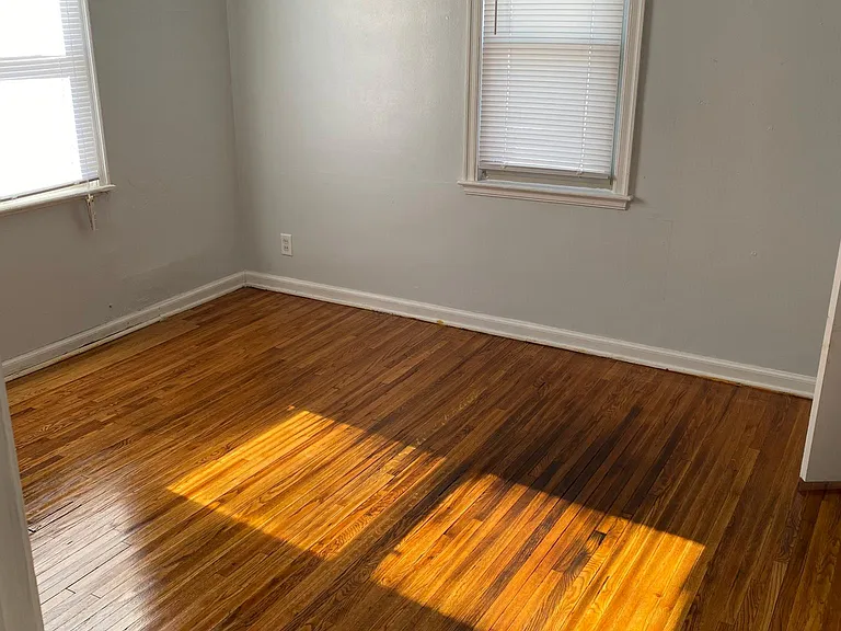 1504 E Whittier St — Photo 16