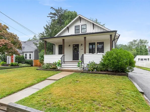 15 Berwick Pl, Rumford, RI 02916