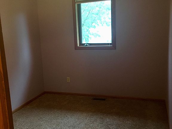 5th image of 704 2nd Ave NE