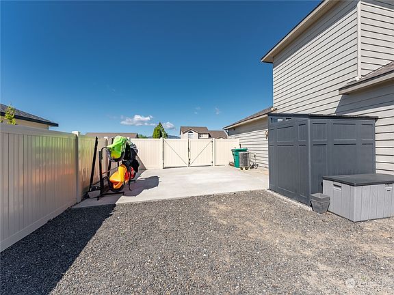 5th image of 2395 Combine Street