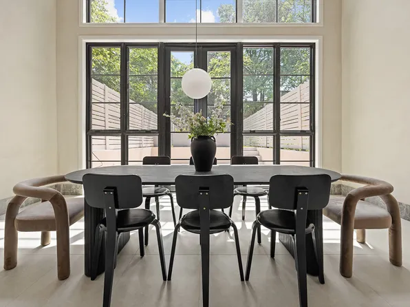 966 Bergen Street image 4 of 34