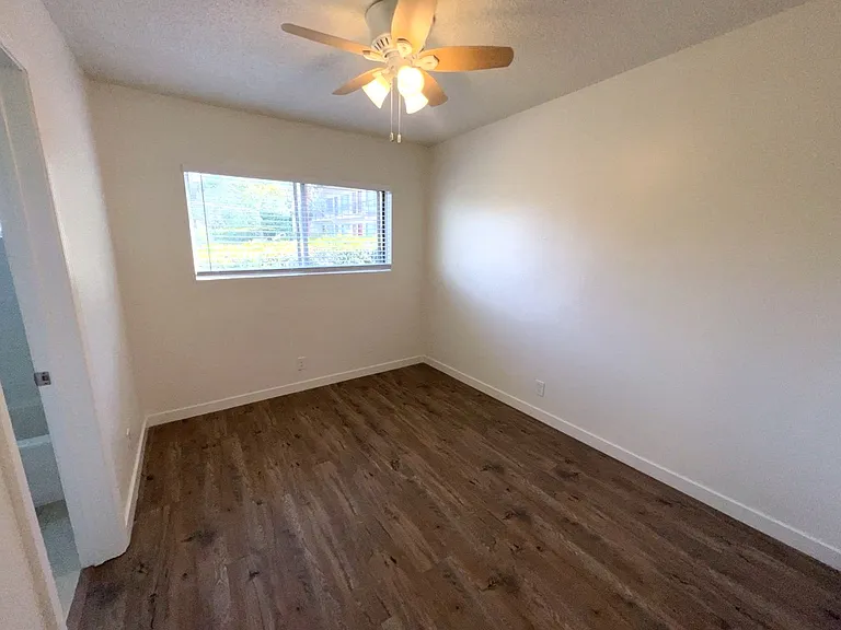 Santa Barbara Apartments — Photo 10