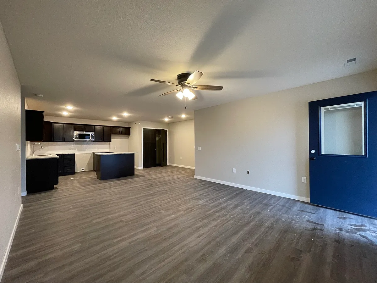 Building Photo - 3065 Gateway Dr #7