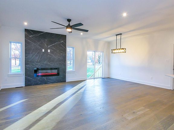 4th image of 3293 Dante Ave E