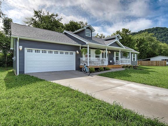 3rd image of 315 Riverwood Cir