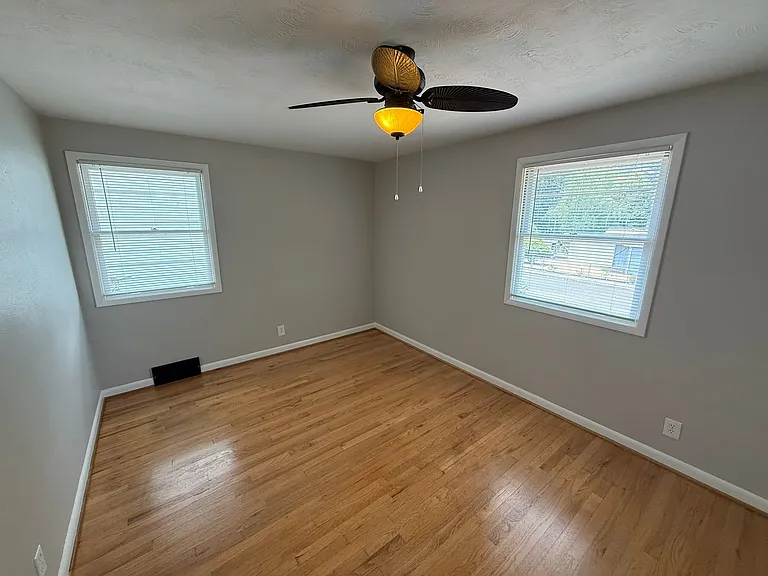 2530 Summer St SE — Photo 11