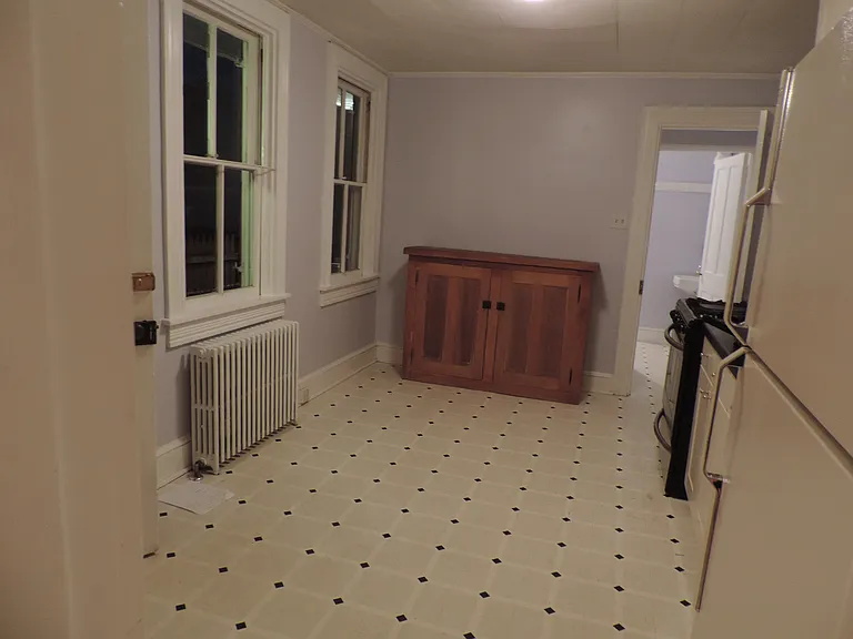 412 W Orange St — Photo 5