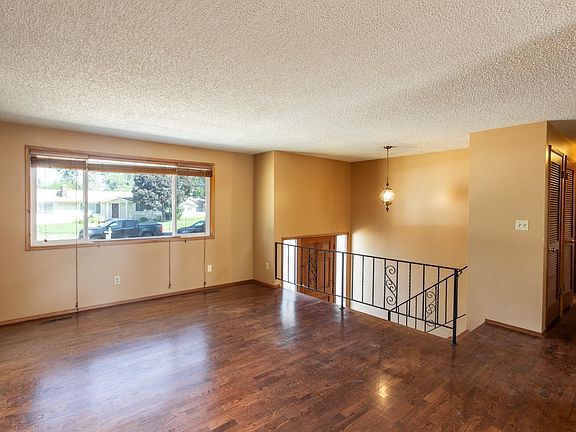 4th image of 904 E Fellows St