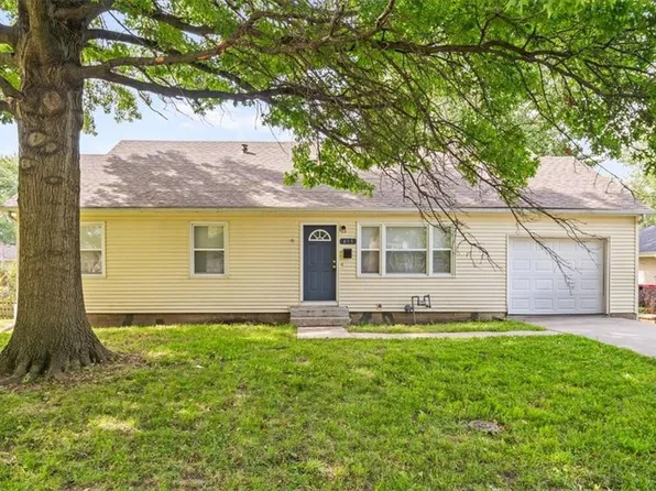 403 E 9th St, Kearney, MO 64060