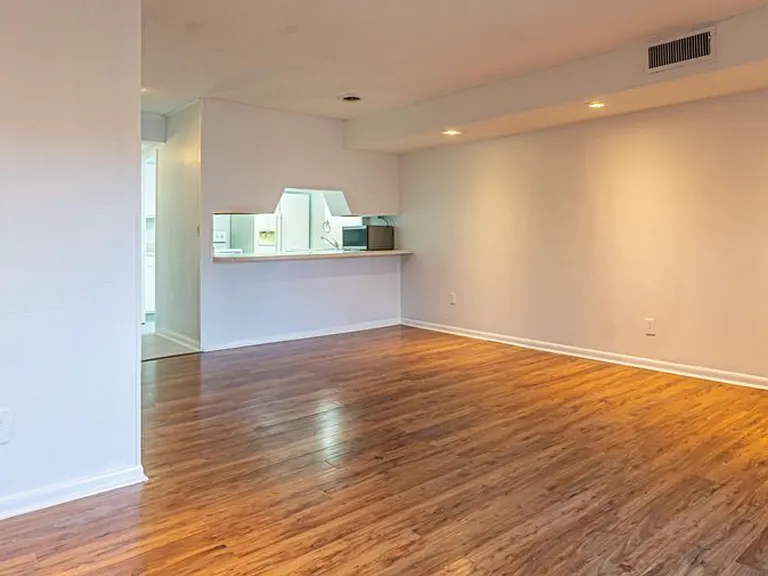 807 7th St #807 — Photo 9