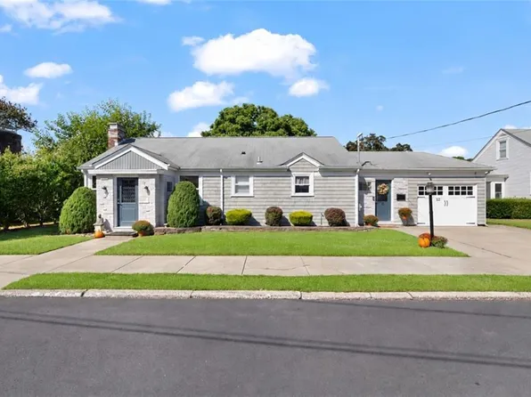 12 Beverly Ann Dr, North Providence, RI 02911